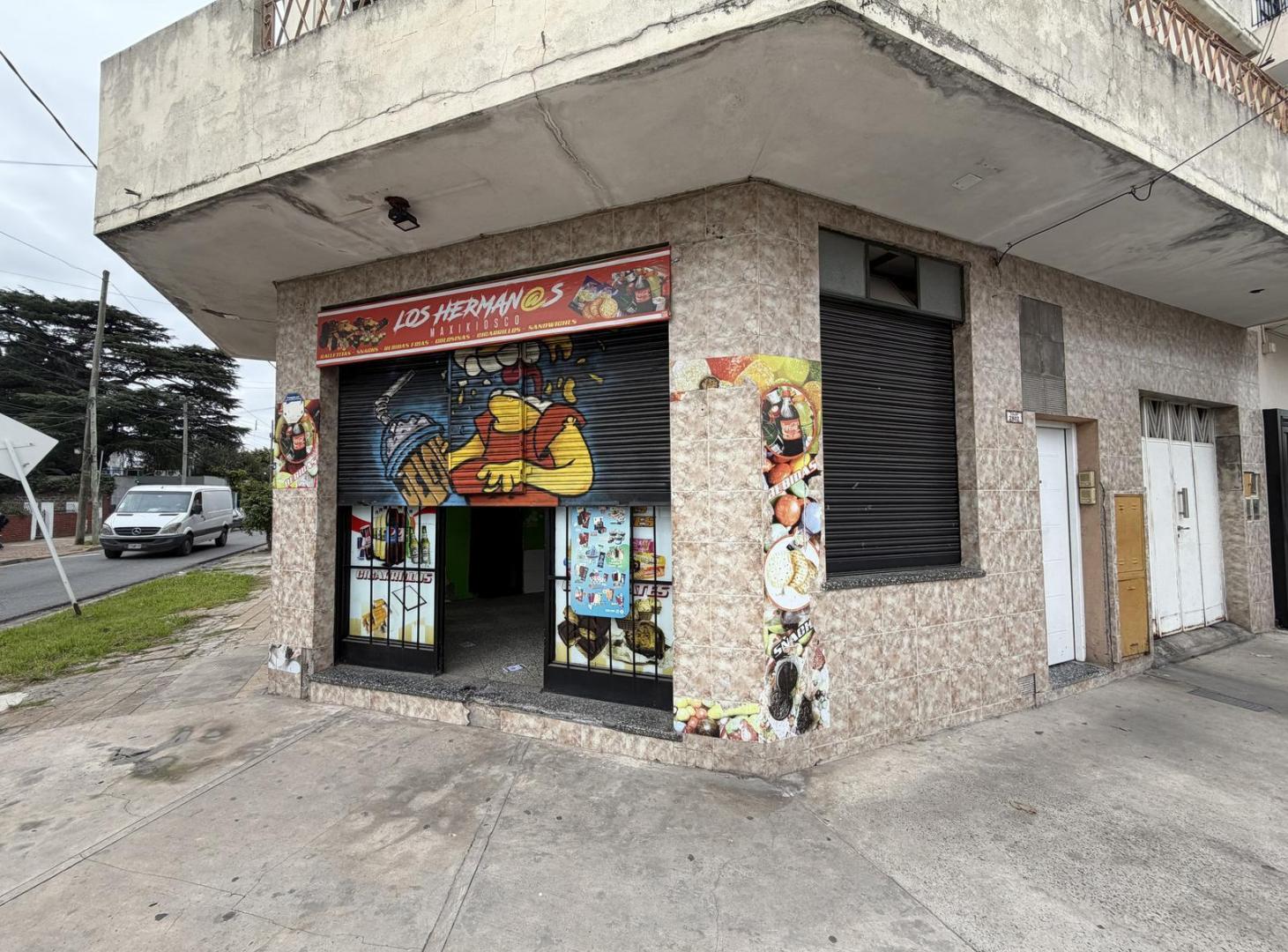 Foto de Local 27m2 en Esquina. Vidriera. Persiana electrica., imagen 2
