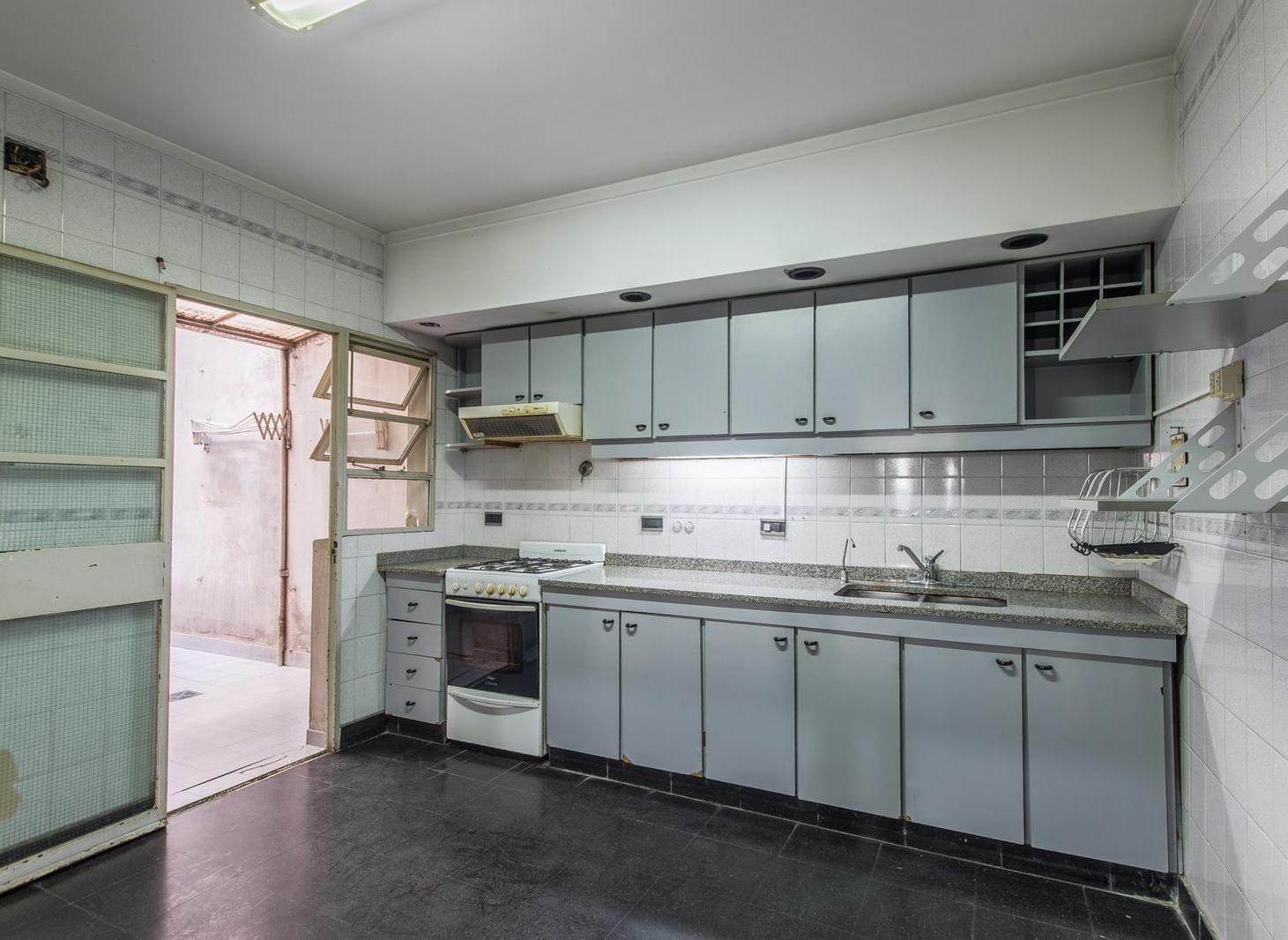 Foto de Casa 5 AMB. (Ex-Municipal) Garage, Patio y Terraza. 190m2. Muy Luminoso., imagen 2
