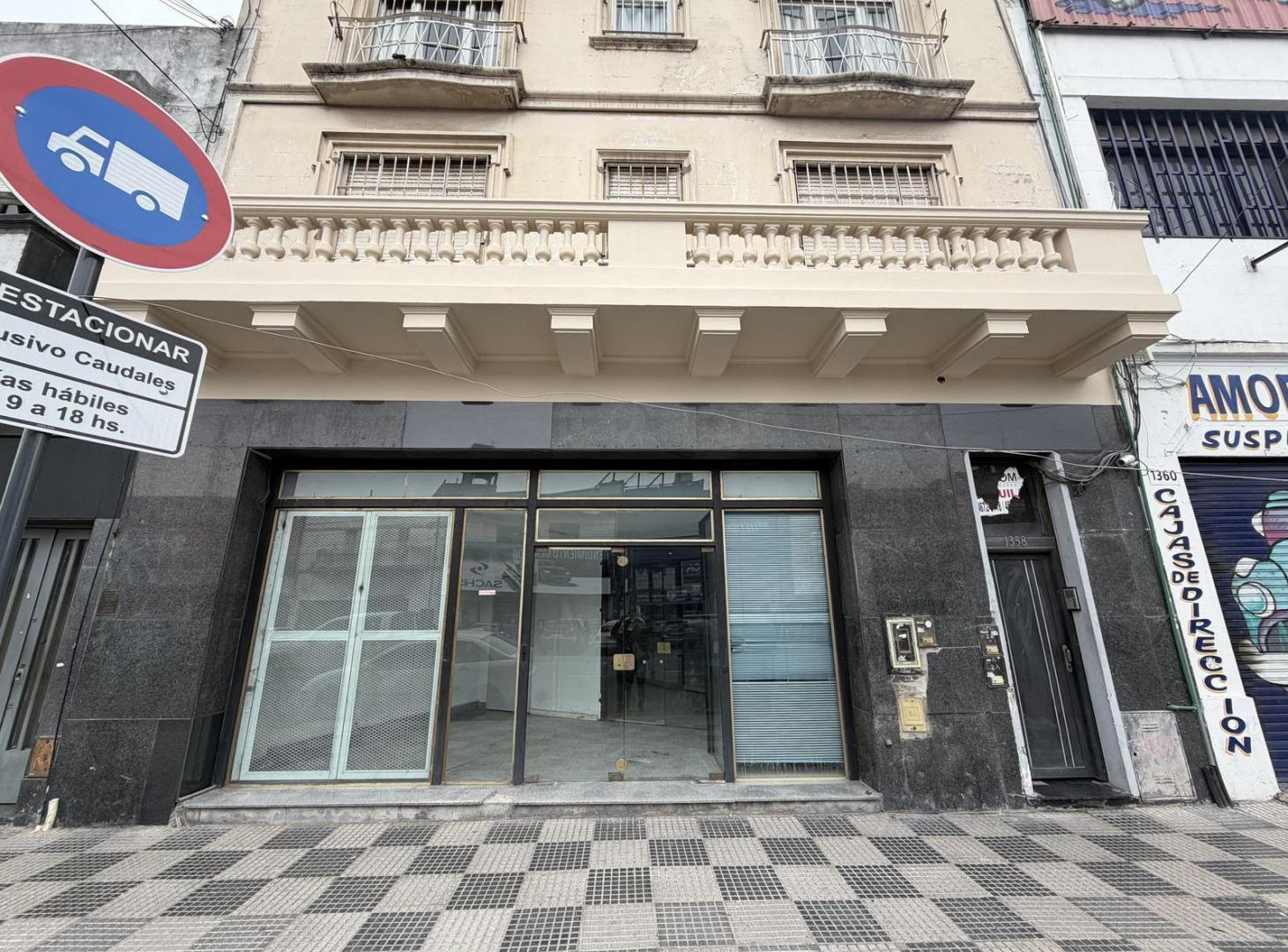 Foto de Local comercial al frente en PB y oficinas en el piso superior, imagen 3