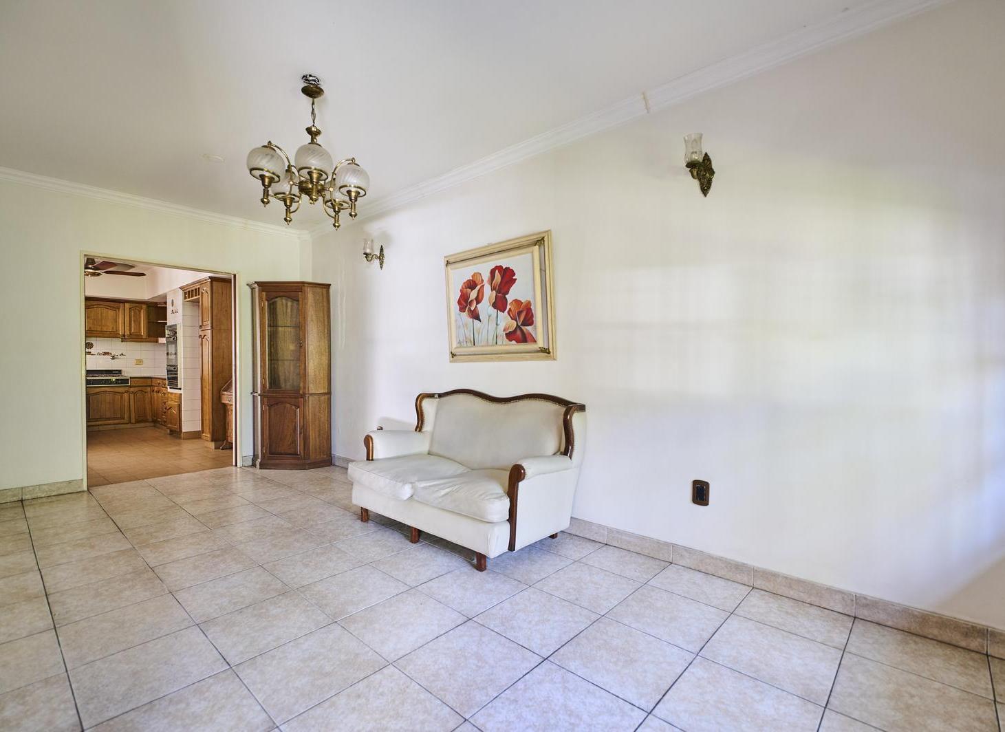 Foto de Casa en Venta 4 AMB | Barrio Naon | C/Garage, Patio, Parrilla y Terraza, imagen 4