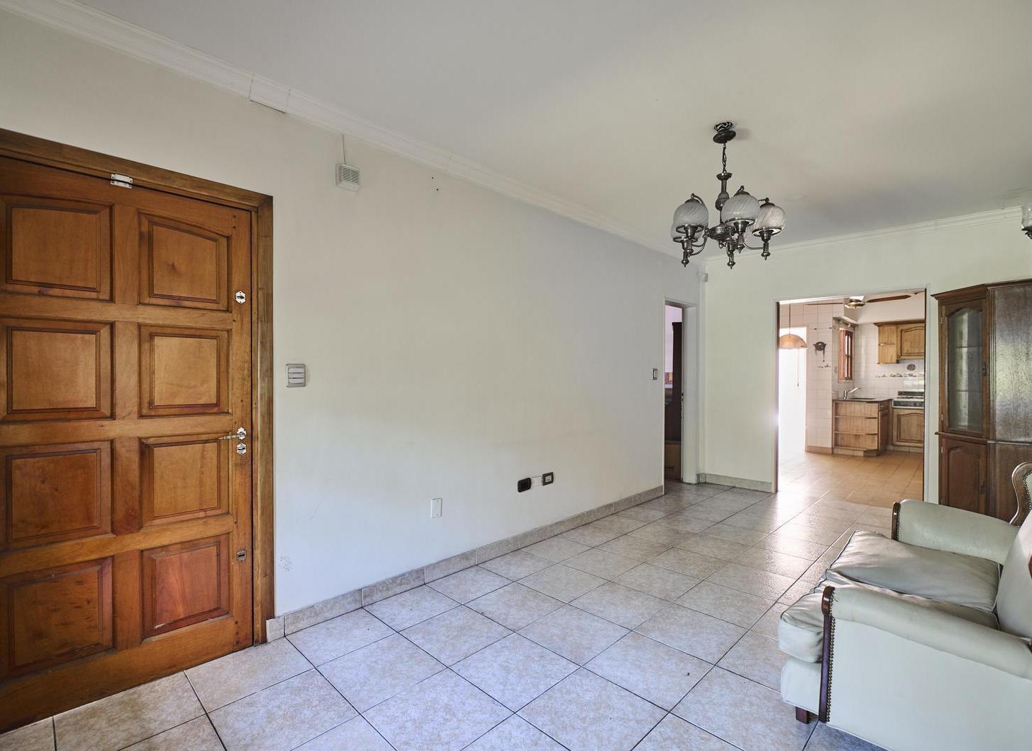 Foto de Casa en Venta 4 AMB | Barrio Naon | C/Garage, Patio, Parrilla y Terraza, imagen 3
