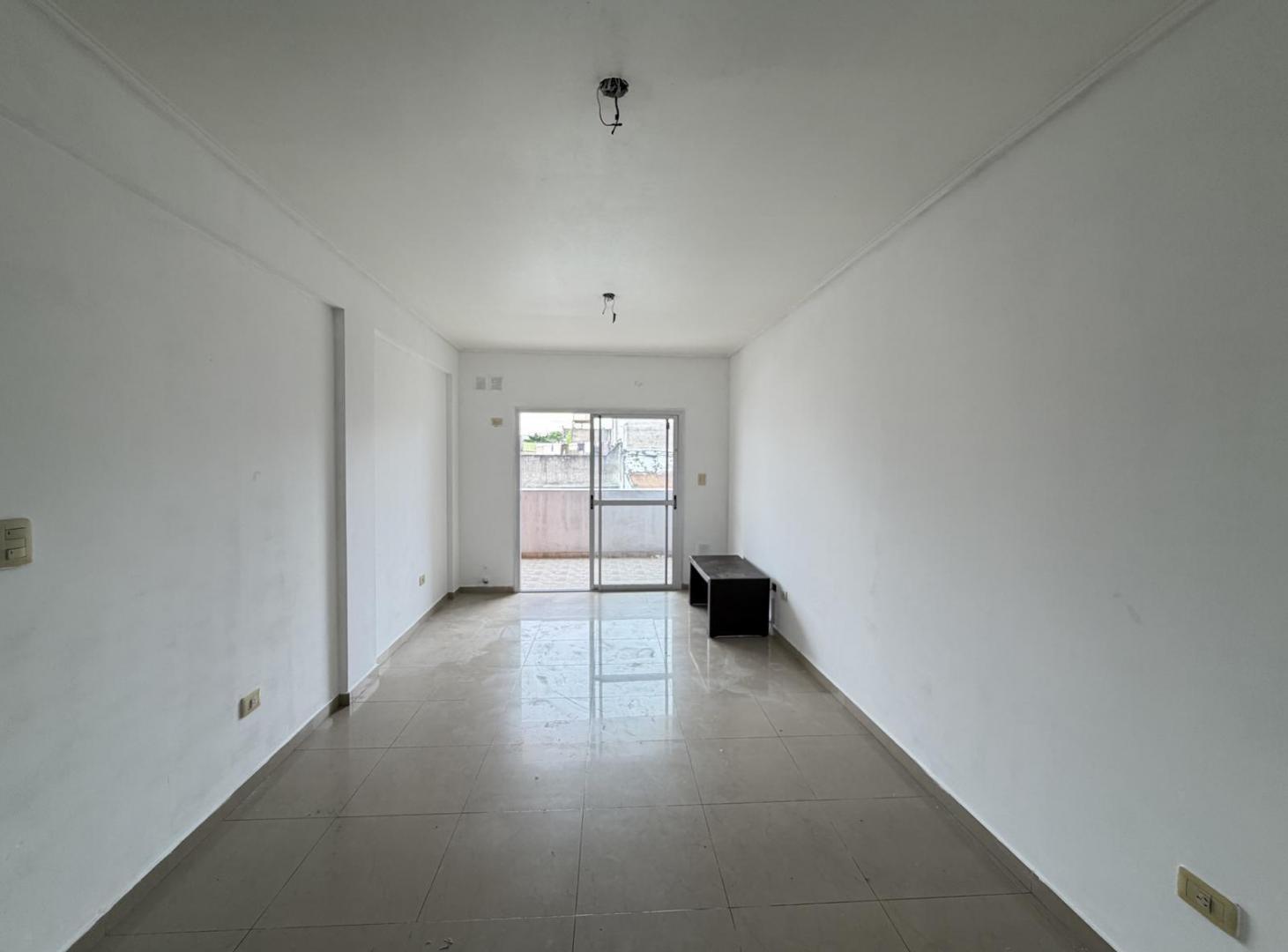 Foto de Departamento 3 ambientes 2do piso. Contrafrente con balcon terraza, imagen 2