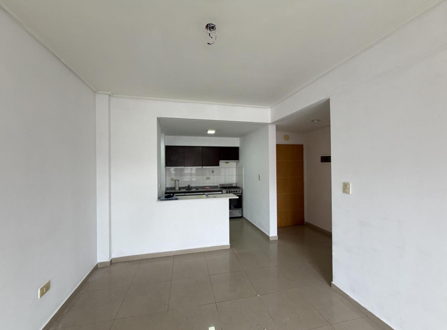 Foto de Departamento 3 ambientes 2do piso. Contrafrente con balcon terraza, imagen 1