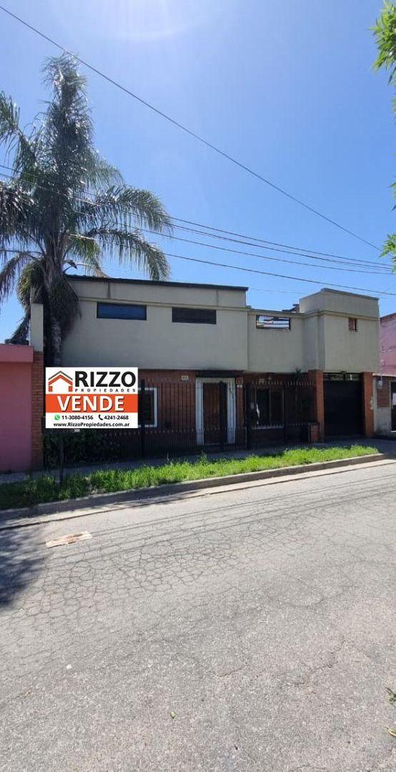 Casa 5 ambientes en venta - Lanús Oeste
