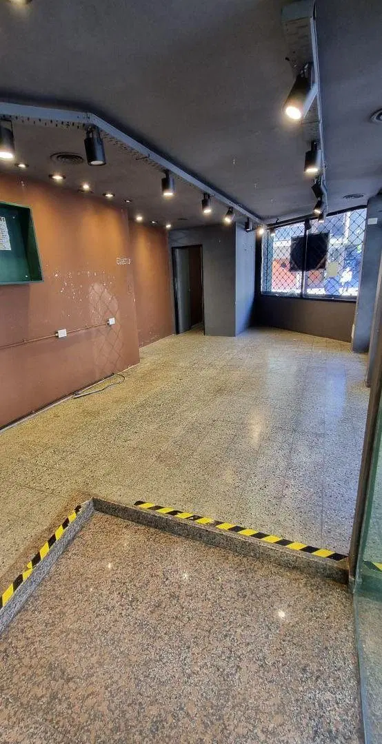 Local Comercial en Alquiler - Lanús 5