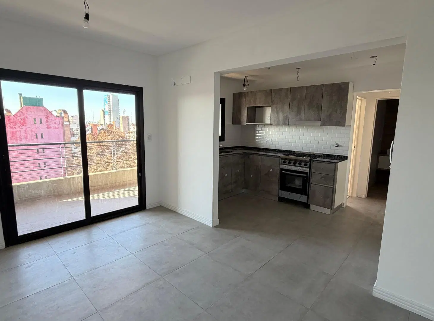 Departamento dos ambientes con cochera en alquiler - Lanús 2