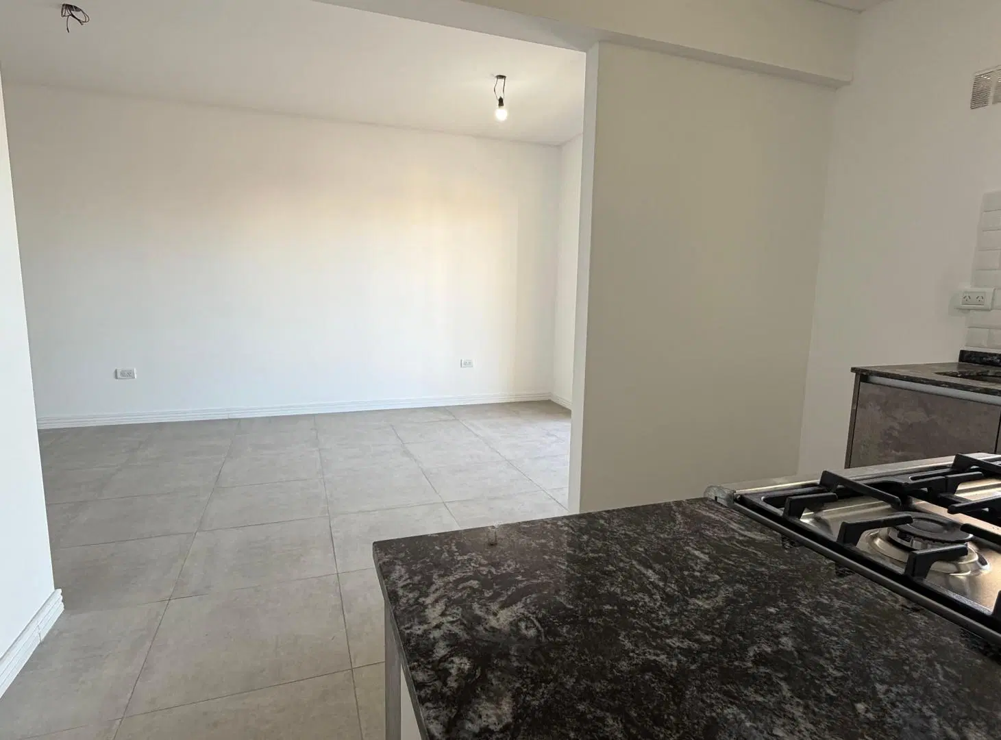 Departamento dos ambientes con cochera en alquiler - Lanús 5