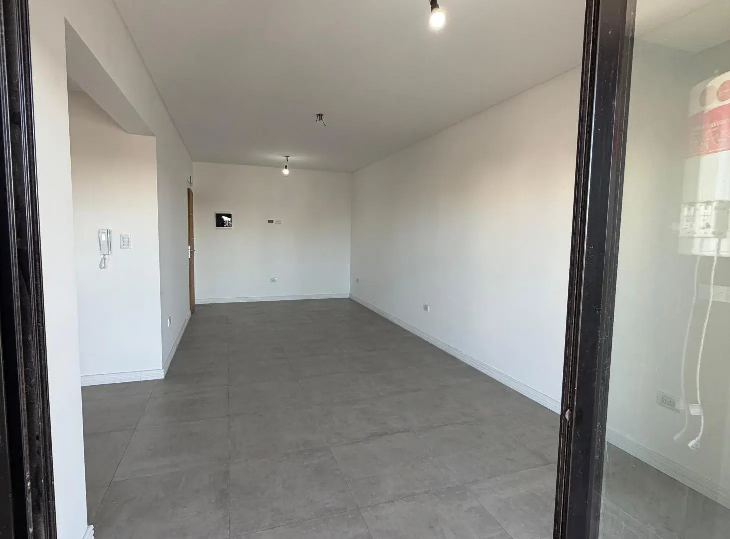 Departamento dos ambientes con cochera en alquiler - Lanús 4