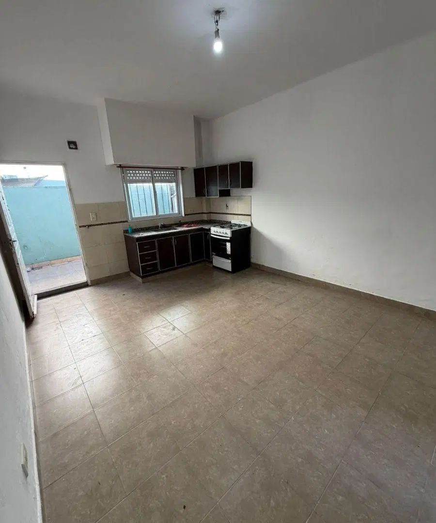 Departamento de 60 m² con 2 dormitorios en alquiler en Valentín Alsina 3