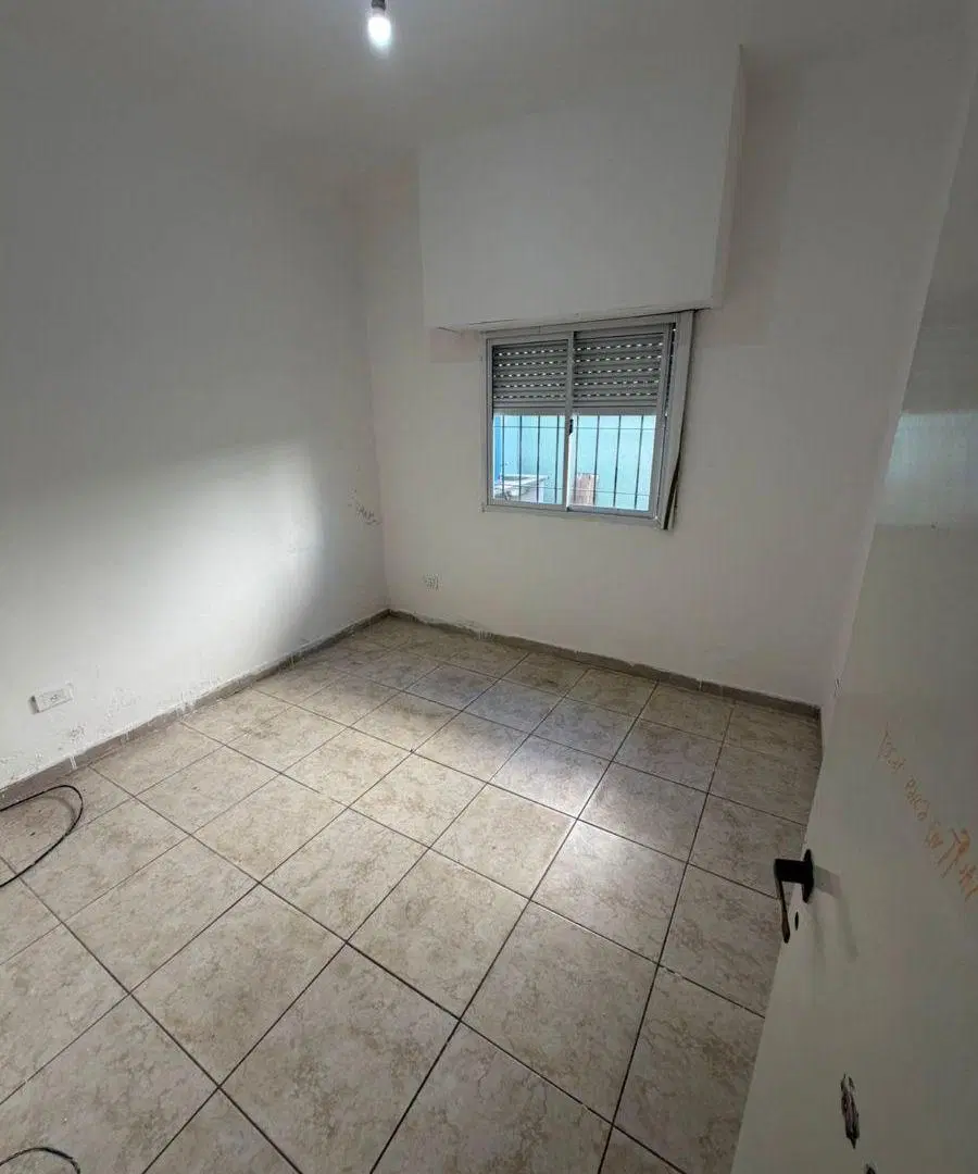 Departamento de 60 m² con 2 dormitorios en alquiler en Valentín Alsina 8