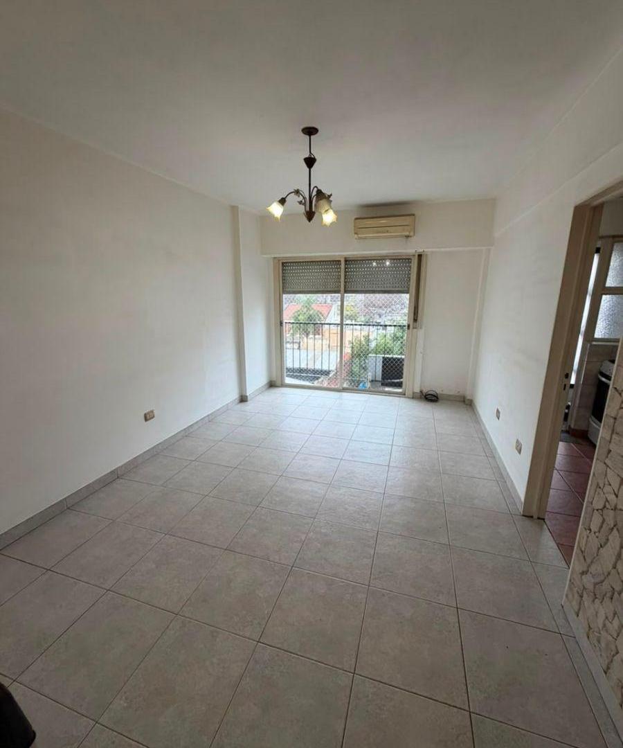 Foto de Departamento dos ambientes en alquiler en Lanús Oeste, imagen 2