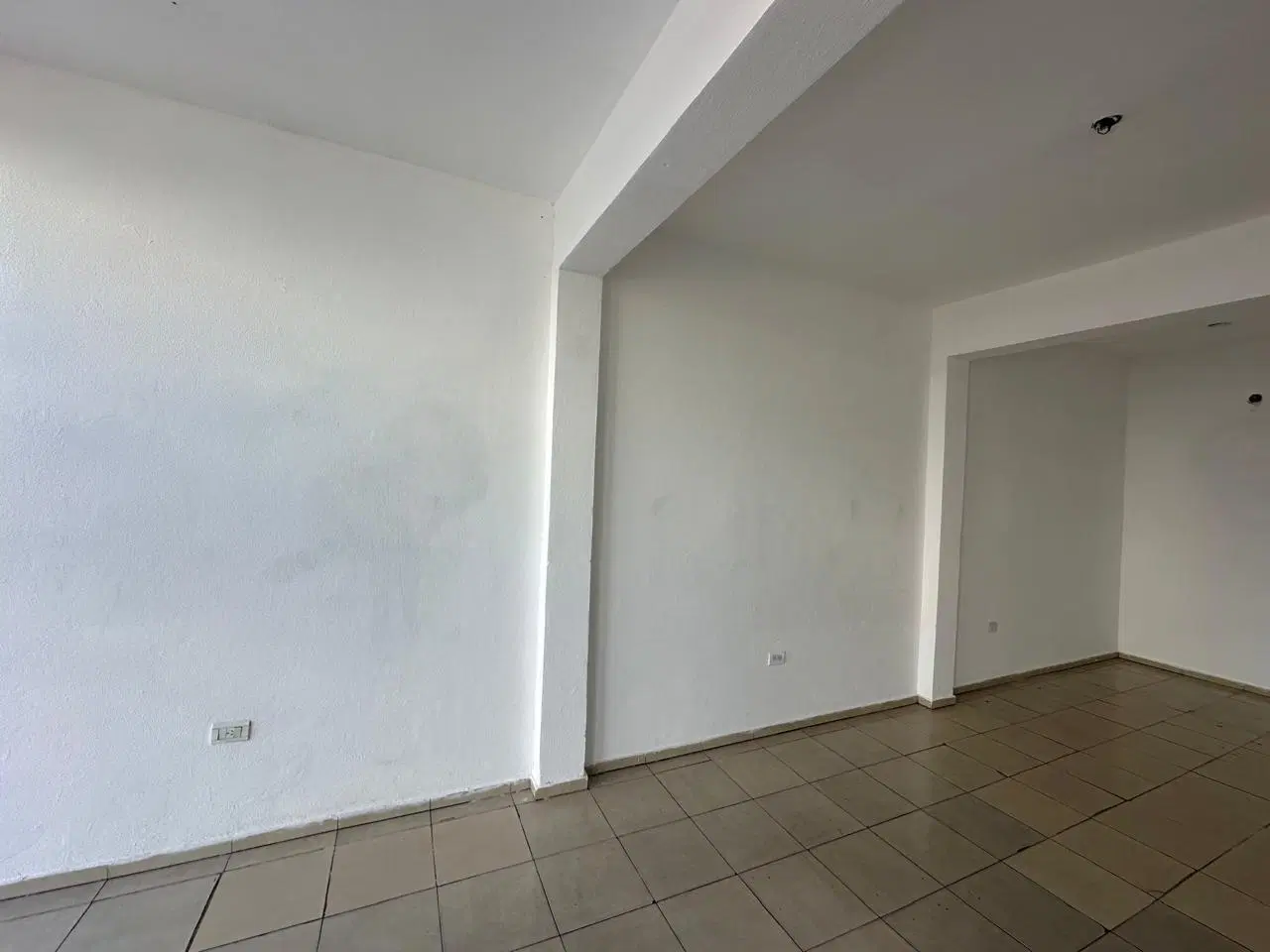 LOCAL COMERCIAL EN ALQUILER  BARRIO GENERAL ARTIGAS 4