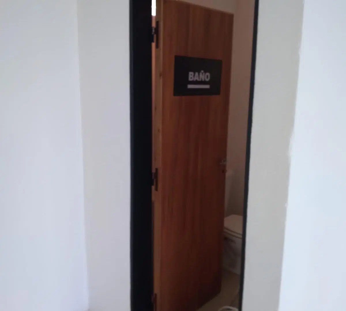 LOCAL COMERCIAL EN ALQUILER  BARRIO GENERAL ARTIGAS 5