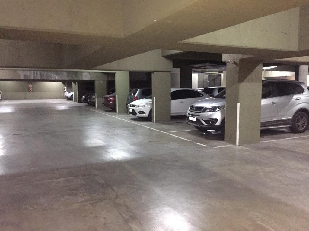 Foto de Spiro 912 - Adrogue / IMPERDIBLE DEPTO DE 3 AMB CON COCHERA Y BAULERA, imagen 2