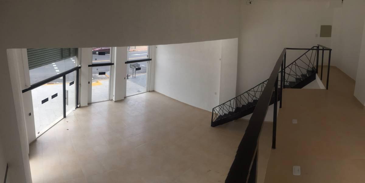 Foto de Av. Galicia 598 esq Mendoza - Avellaneda / IMPORTANTE LOCAL COMERCIAL A, imagen 2