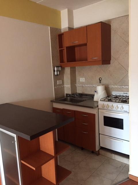 Av. H. Yrigoyen 12310 - Adrogue / DEPTO DE 3 AMB CON COCHERA