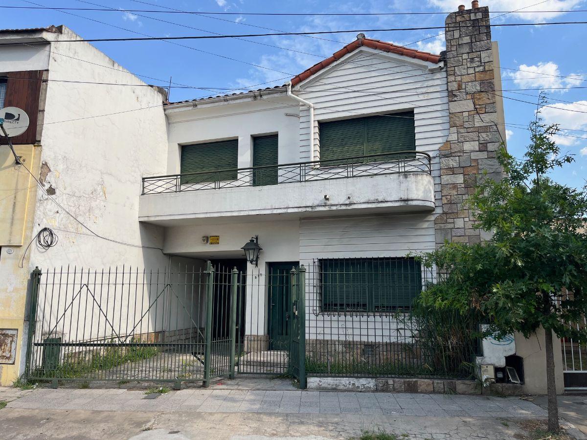 Eva Peron 379 - Temperley / Chalet de 4 amb