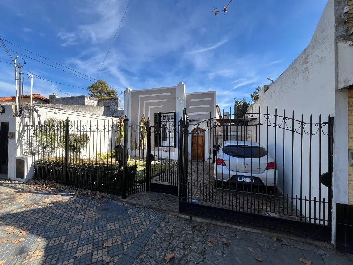 ALMAFUERTE 160 - LDZ / MUY LINDA CASA EN UNA PLANTA DE 3 AMB 4