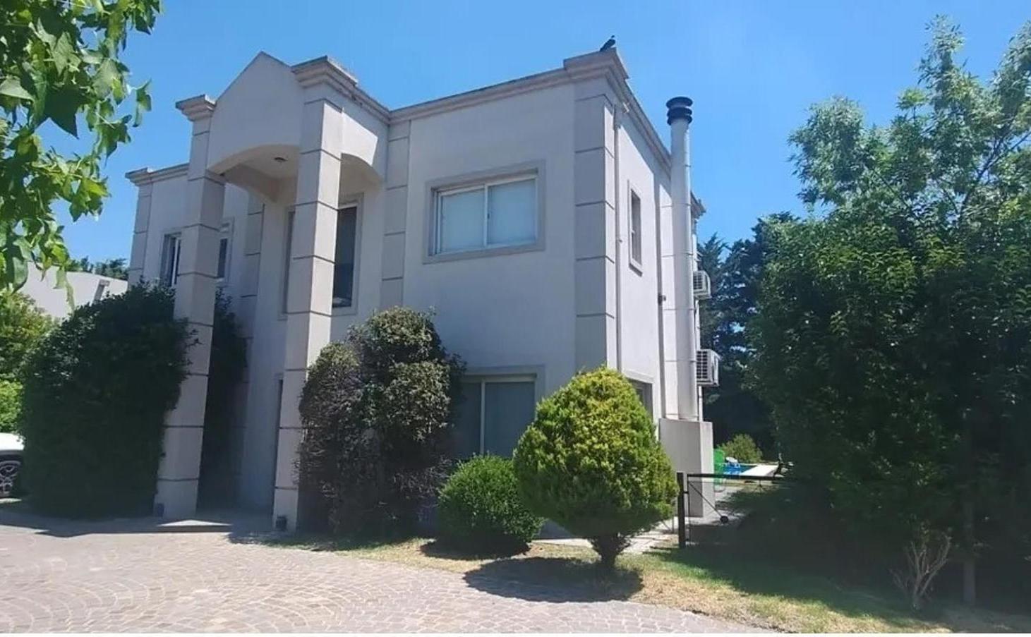 Casa en venta en La Montura con pileta