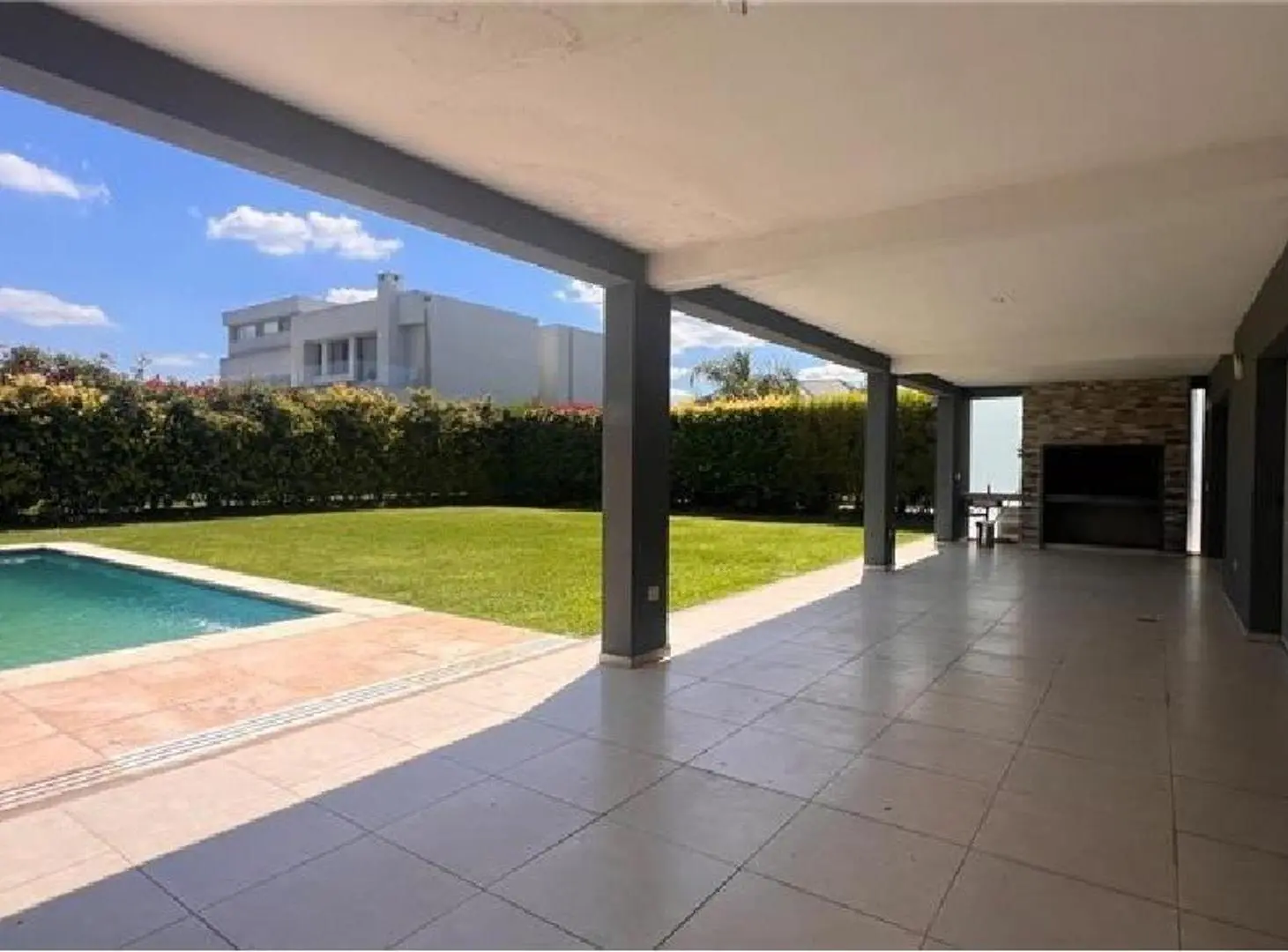 Casa en venta en La Lomada con pileta 3