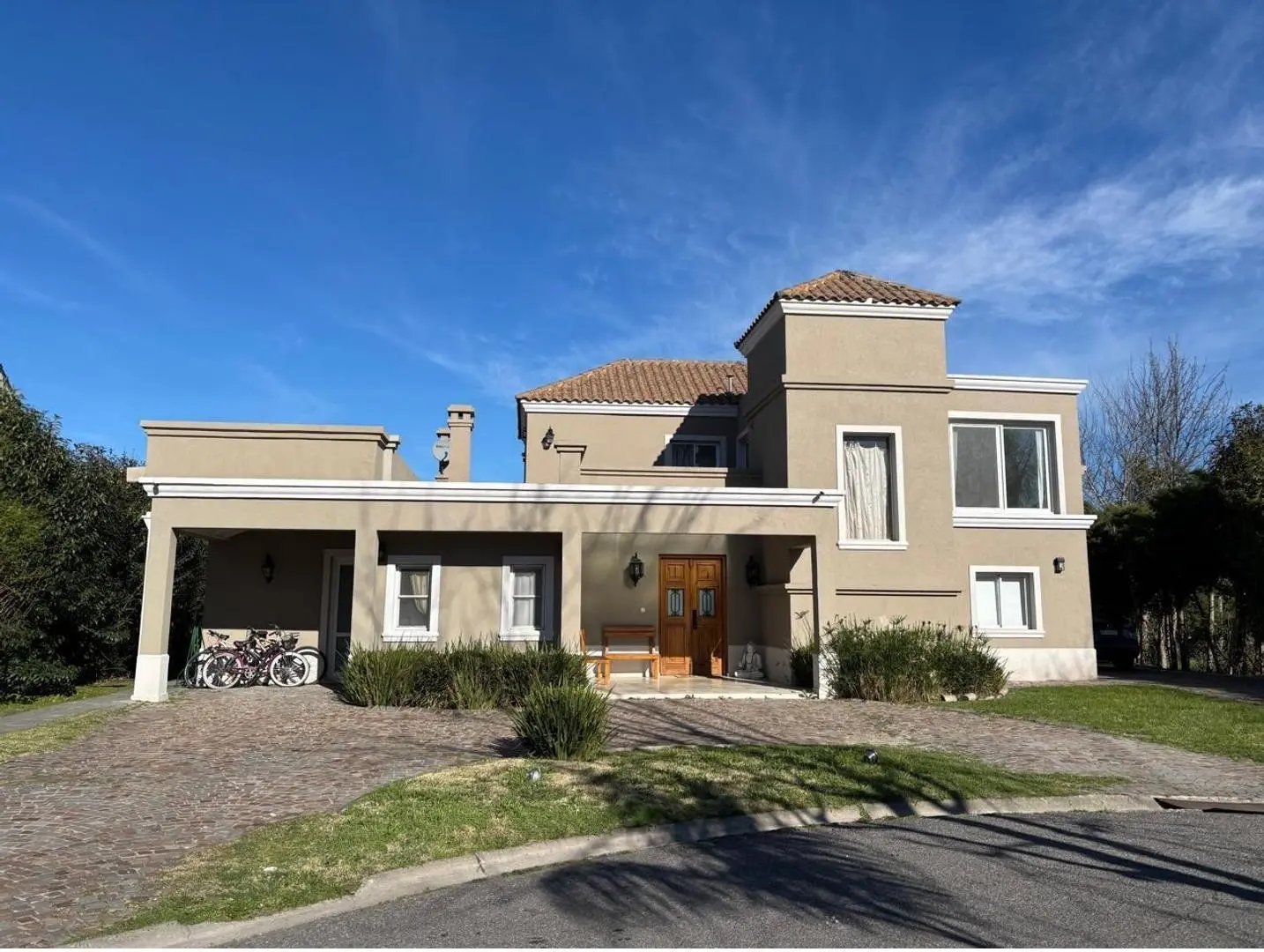 Casa en alquiler en Buen Retiro con pileta 3