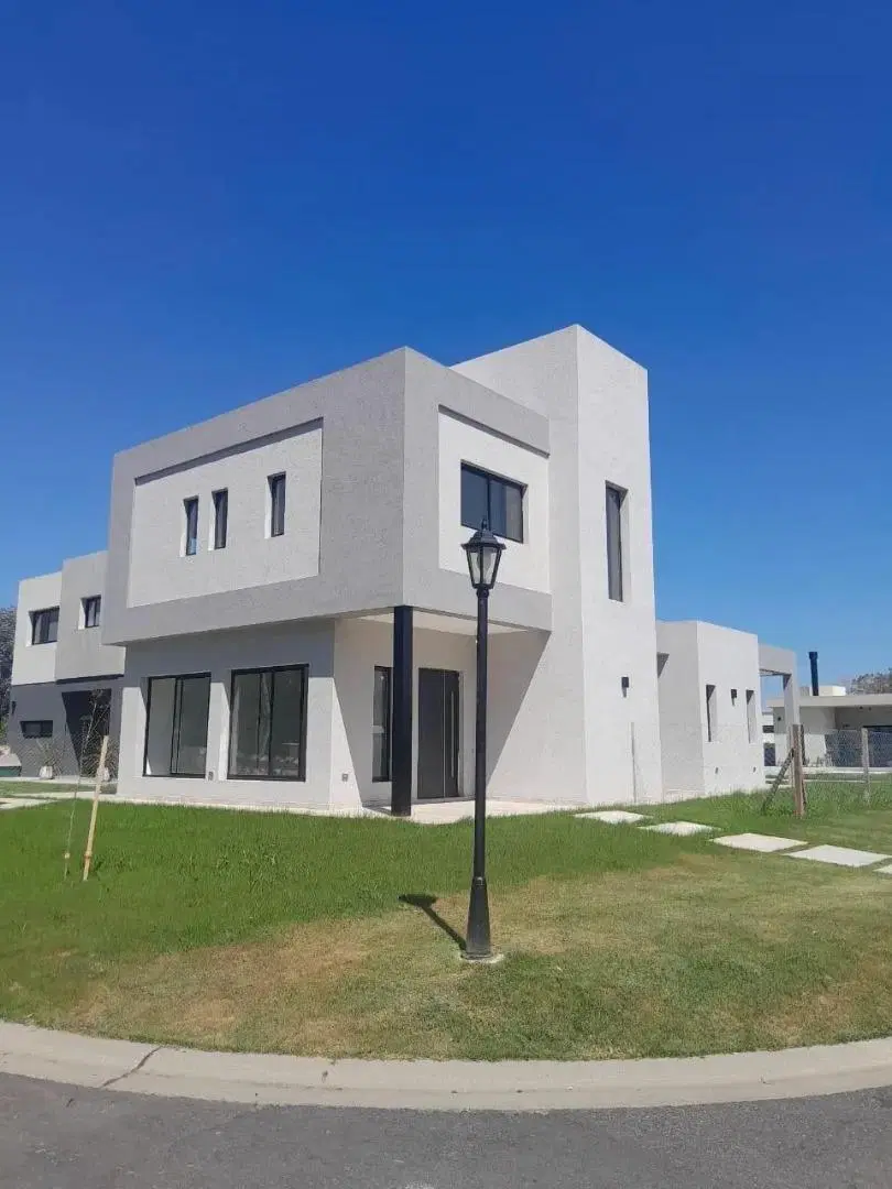 Casa en venta en Santa Elisa con pileta 4