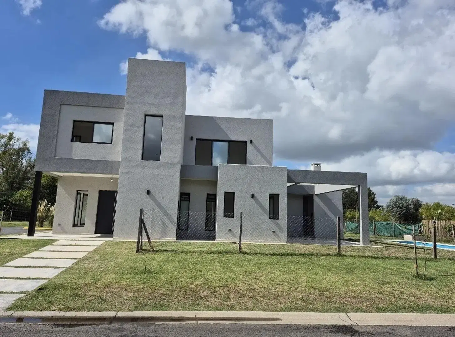 Casa en venta en Santa Elisa con pileta 1