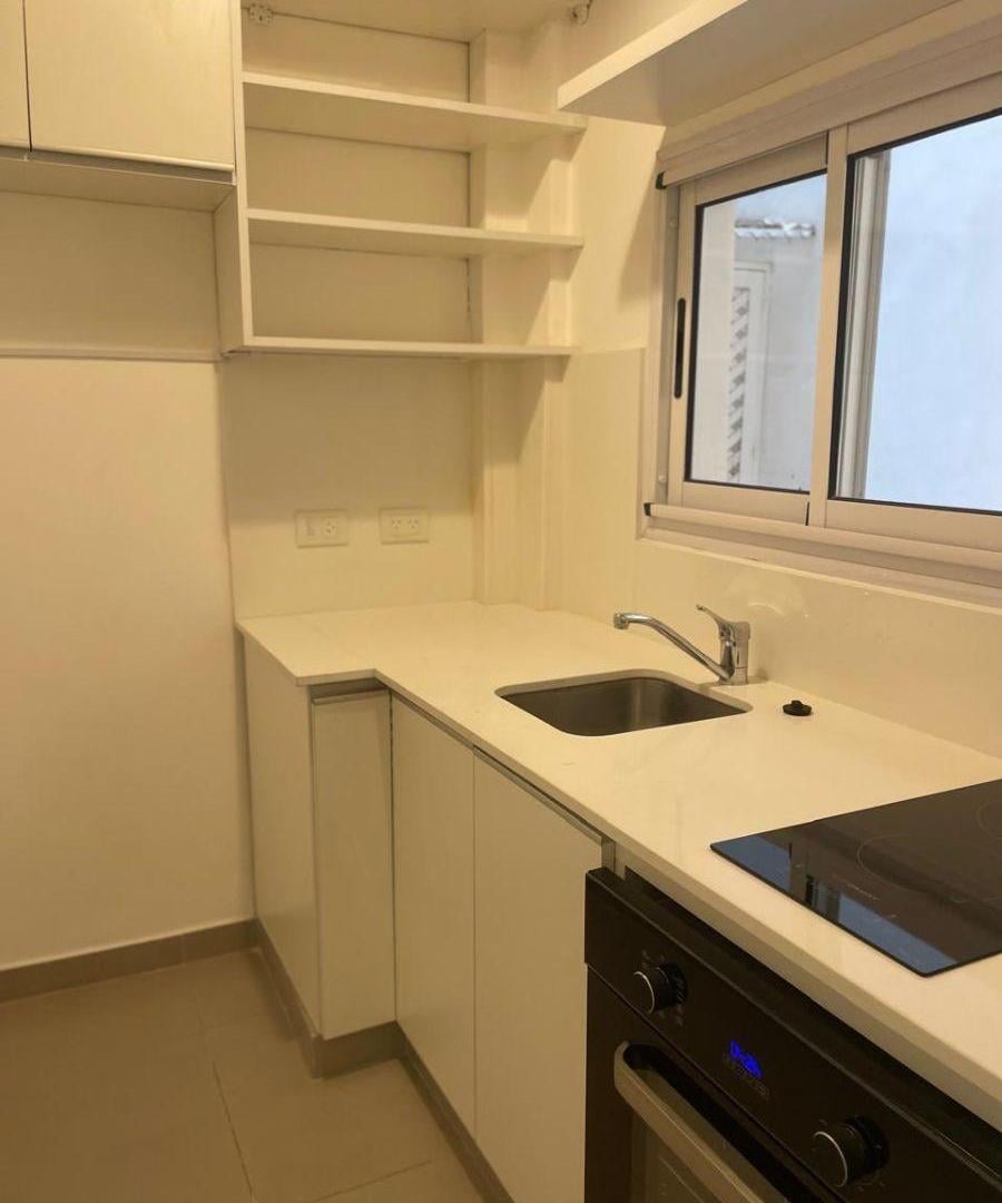 Foto de Junín y Juncal - dos ambientes con patio, imagen 3