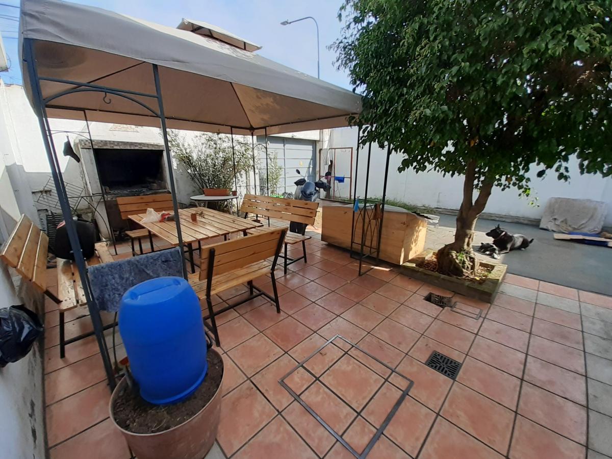 PH Tipo Casa Al Frente de 3 Ambientes C/cochera y Patio! 4