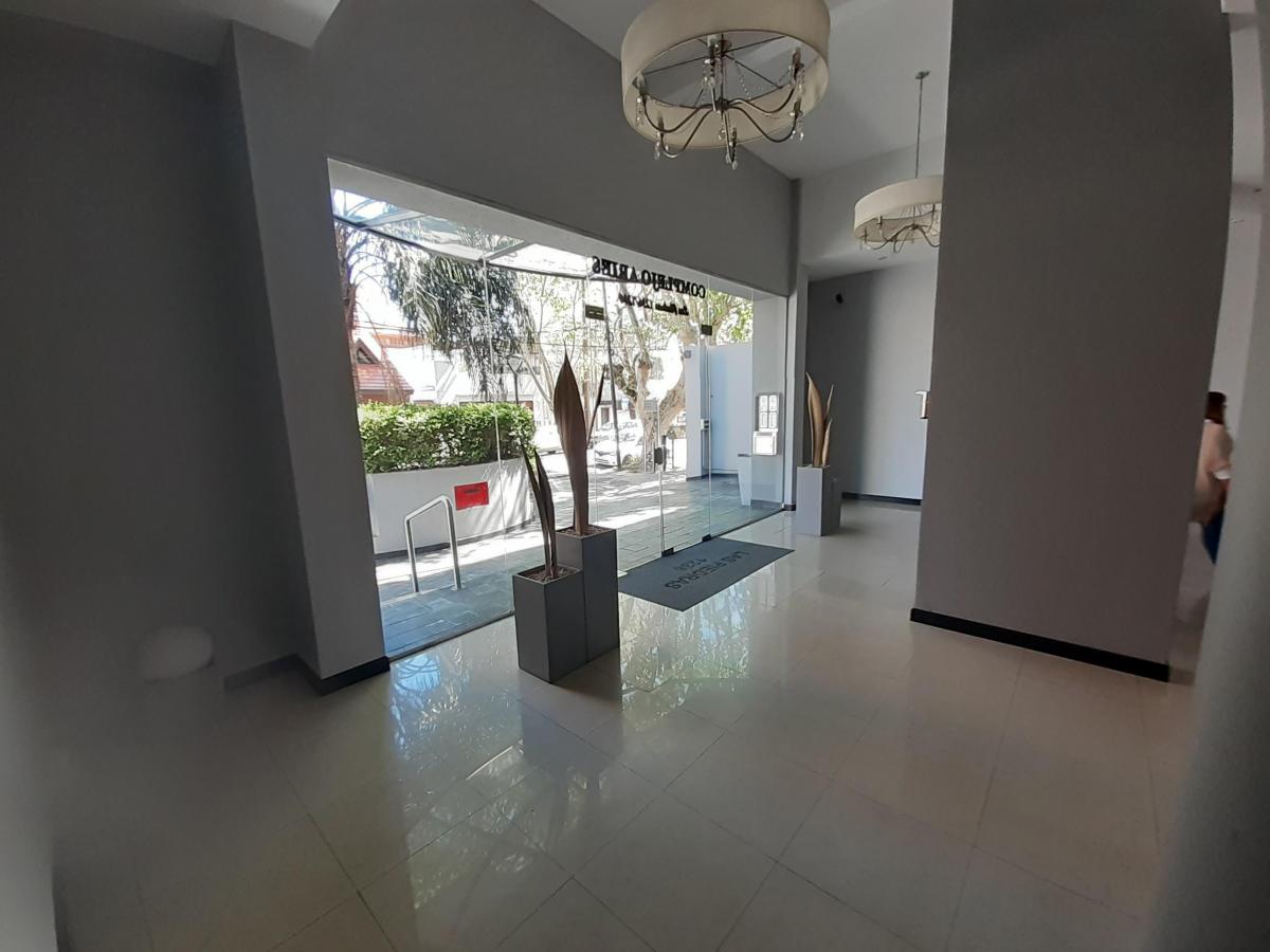 Excelente Ubicación Departamento 2amb.con Balcón Y Cochera!!