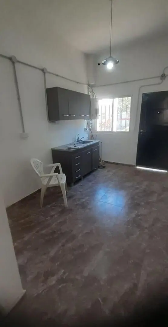 A cuadras de Remedios de Escalada, .Departamento Monoambiente al frente, reciclado !! 4