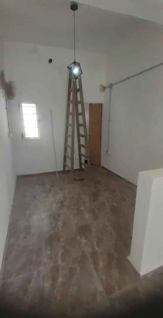 A cuadras de Remedios de Escalada, .Departamento Monoambiente al frente, reciclado !! 5