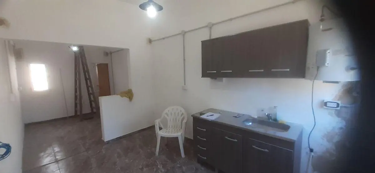 A cuadras de Remedios de Escalada, .Departamento Monoambiente al frente, reciclado !! 2