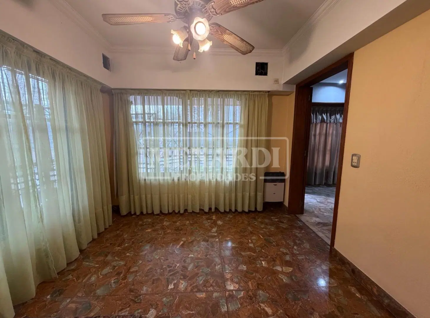 CASA 5 AMBIENTES EN VENTA - VILLA BOSCH 5