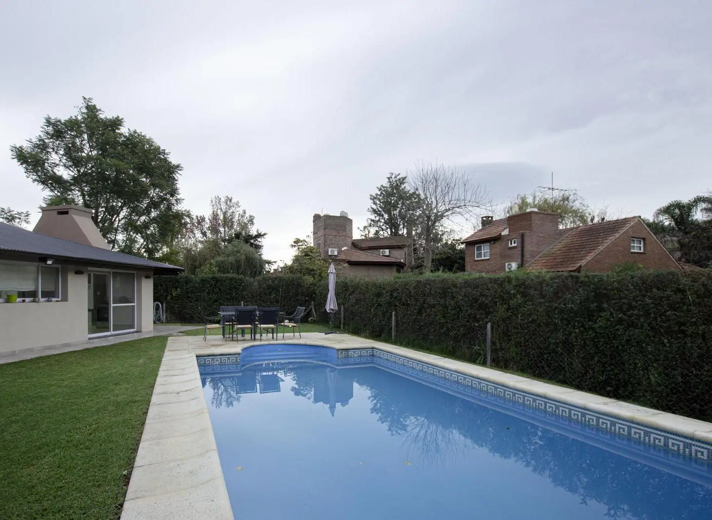 Estupenda casa en Banco Provincia impecable estado 3