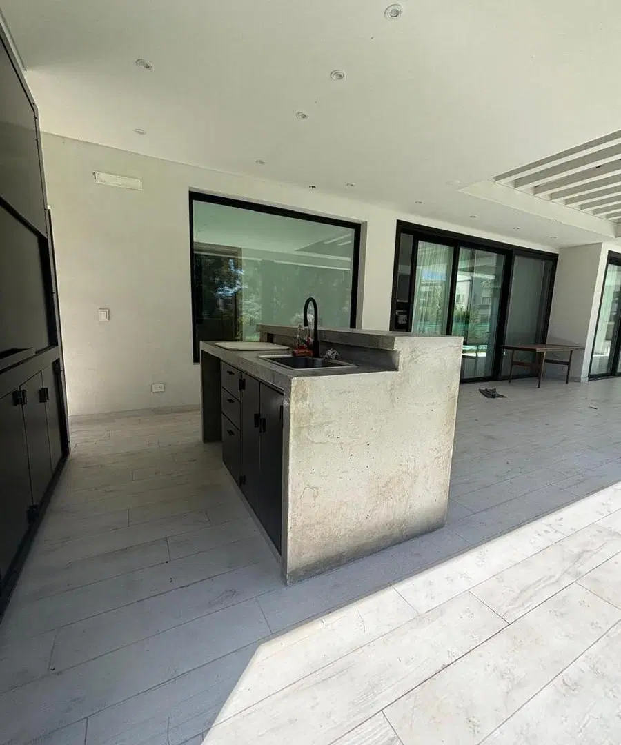 Excelente Casa en magnifico lote en Weston Barrio Privado 4