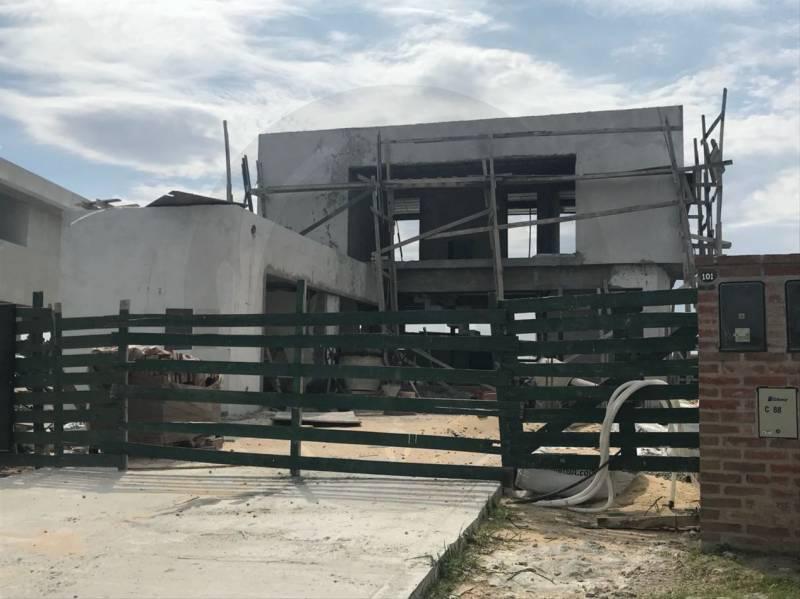 BUSTAMANTE PROP PUERTOS DEL LAGO ARAUCARIAS 8190 CASA VENTA ESCOBAR