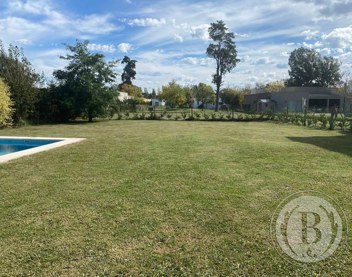 BUSTAMANTE PROP SAN MATÍAS Area 2 - 8499 CASA VENTA ESCOBAR