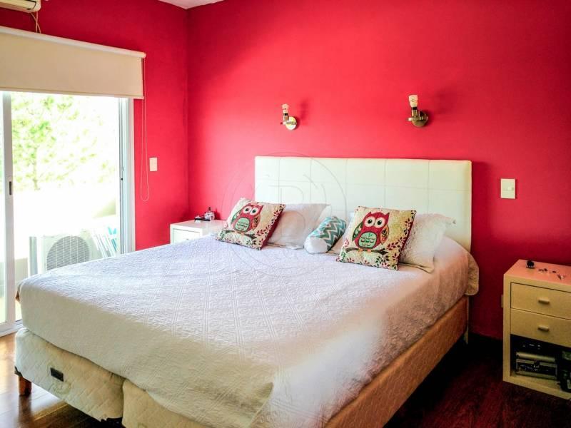 BUSTAMANTE PROP LA MONTURA 9185 CASA VENTA con renta TORTUGAS NORTE