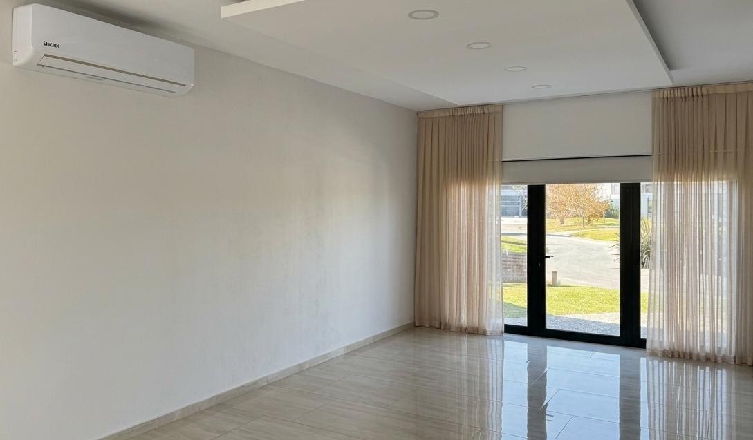 Foto de BUSTAMANTE PROP# EL CANTON GOLF CASA VENTA ESCOBAR, imagen 1