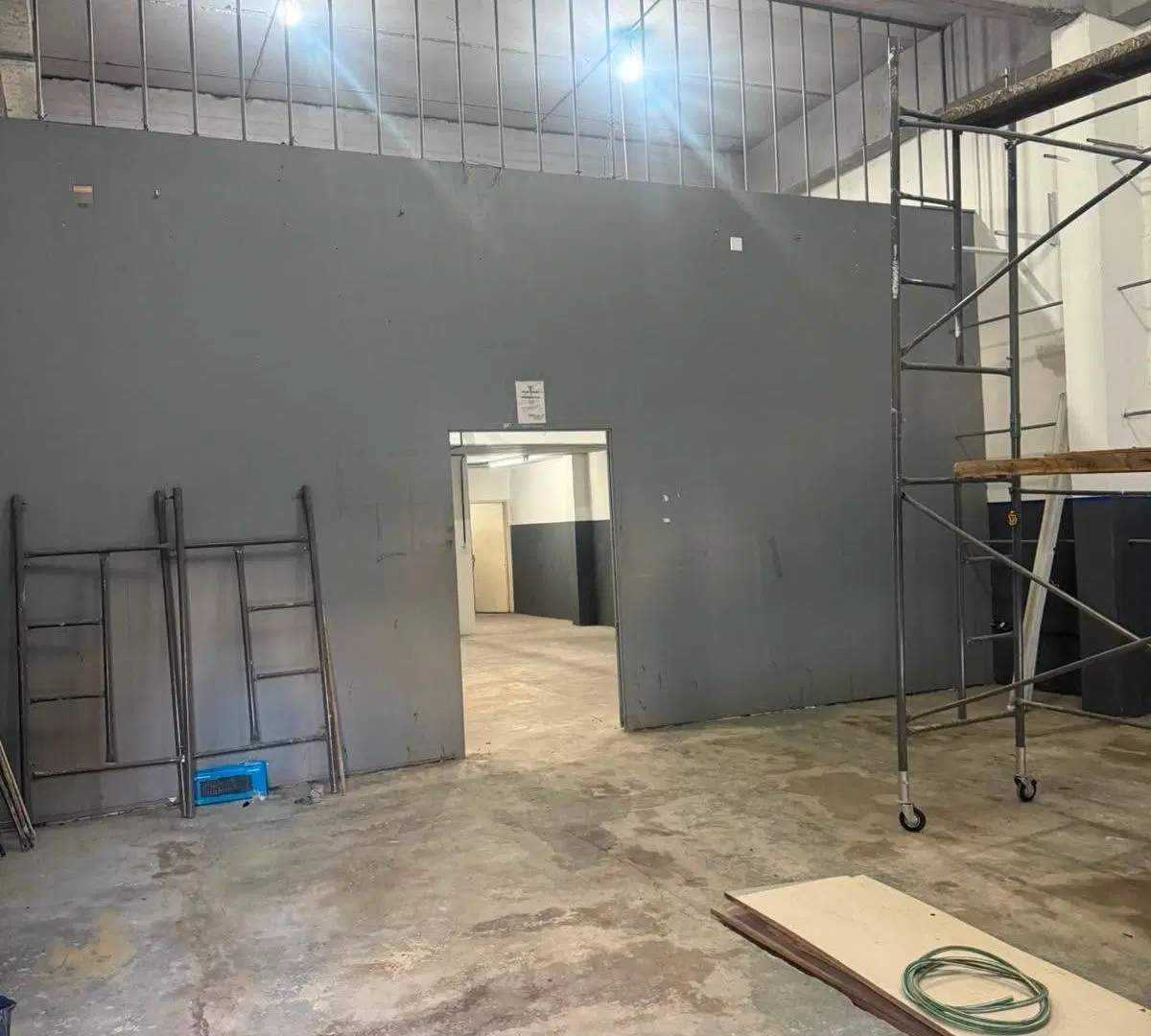 Depósito en alquiler 700 m²- Flores 2