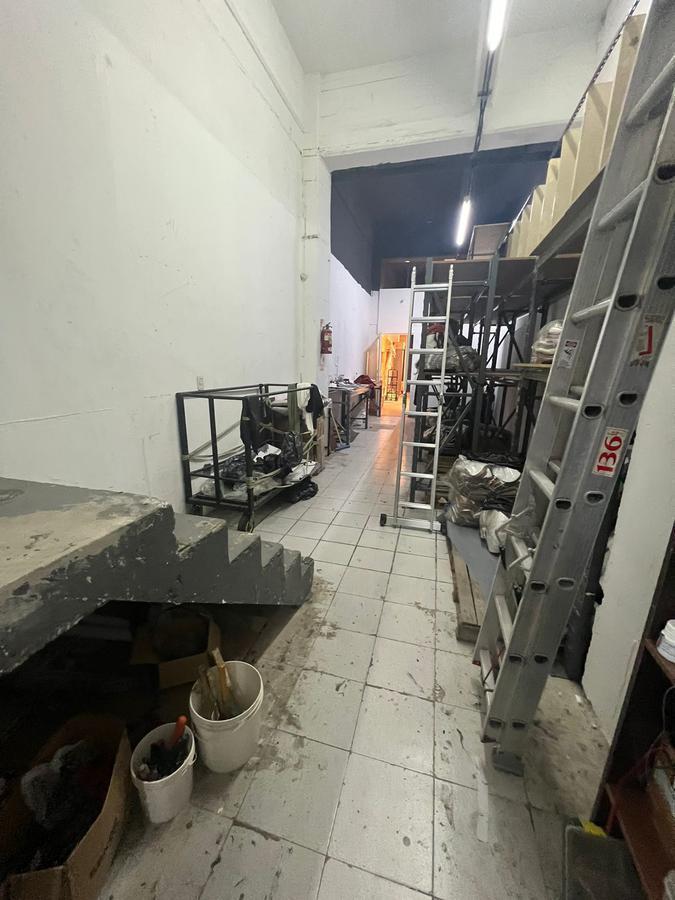 Foto de Depósito/local en alquiler - Flores, imagen 4