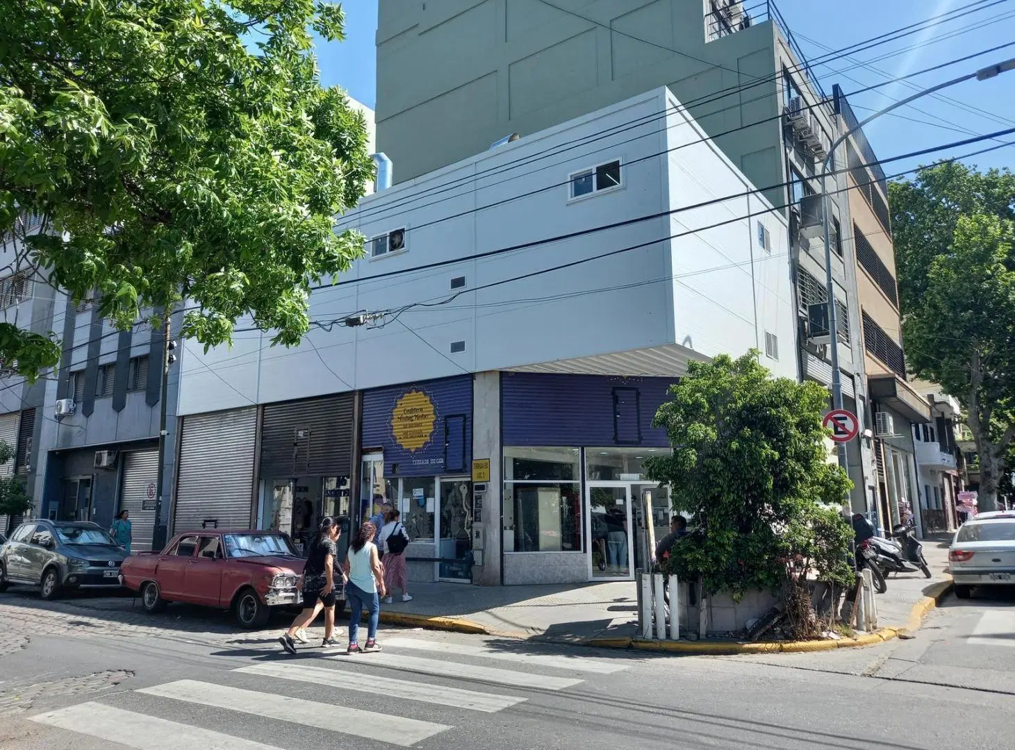 4 Locales en block- Esquina en Flores 3
