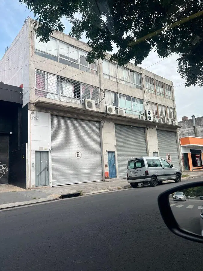 Depósito en ALQUILER 640 m²- Flores 5