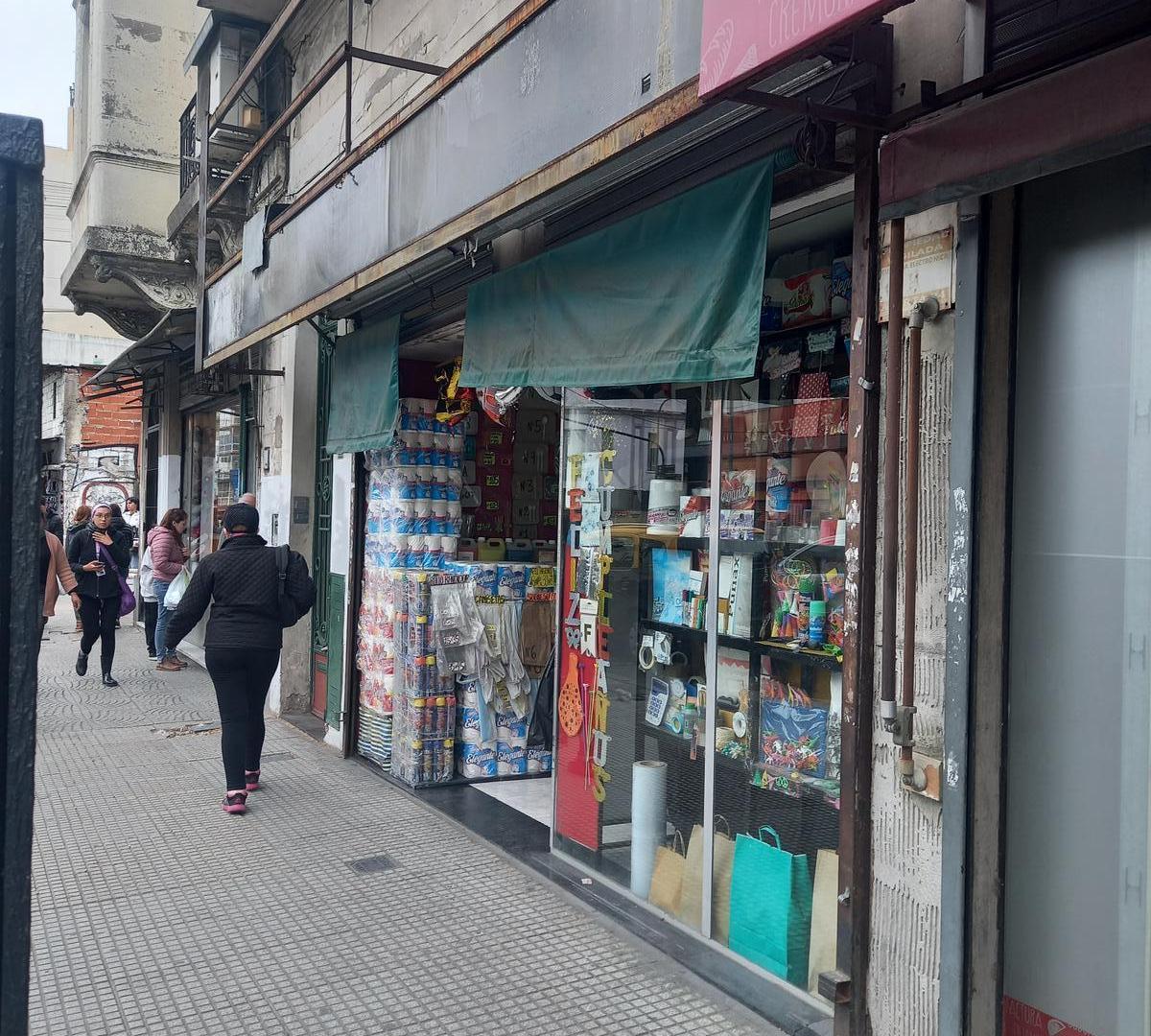 Foto de Local en venta - Flores, imagen 1