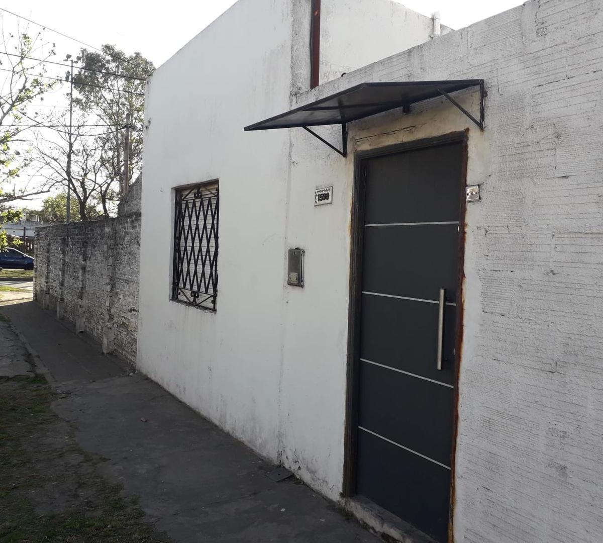 CASA CON DEPARTAMENTO A RECICLAR EXCELENTE OPORTUNIDAD!!!!