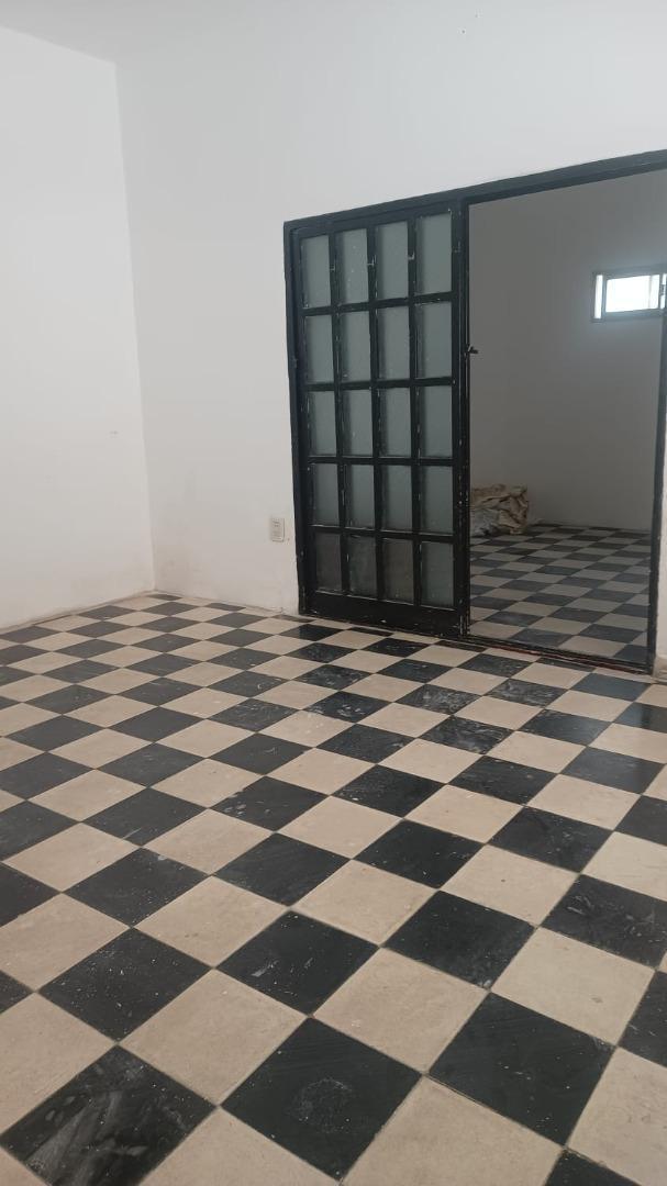 Foto de CASA DE 4 AMB CON DOS DTOS ADELANTE!!!!!, imagen 3