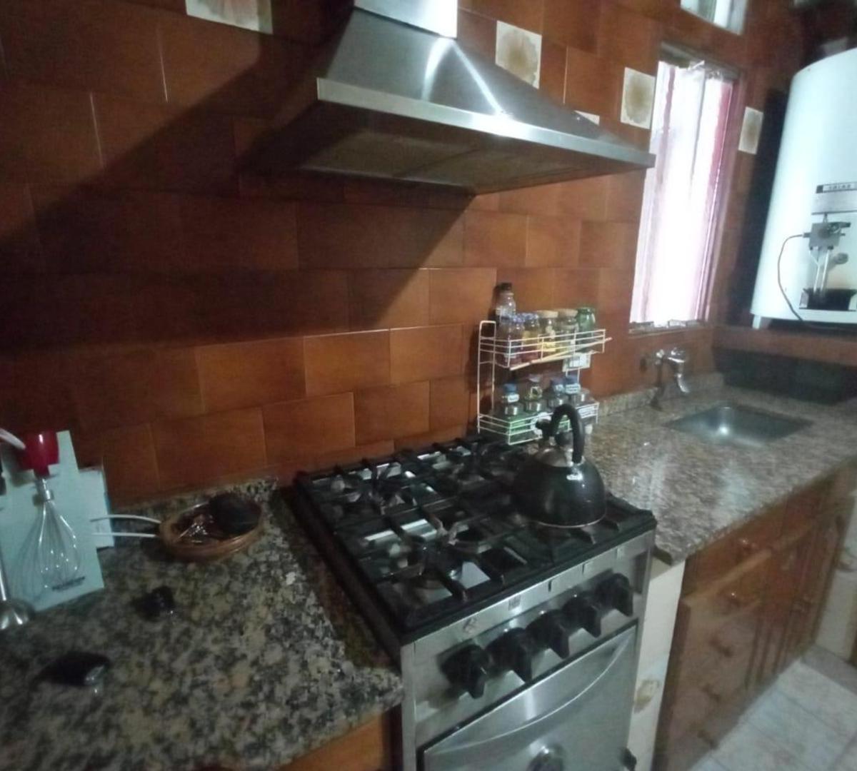 Foto de CASA DE 4 AMB CON DOS DTOS ADELANTE!!!!!, imagen 5