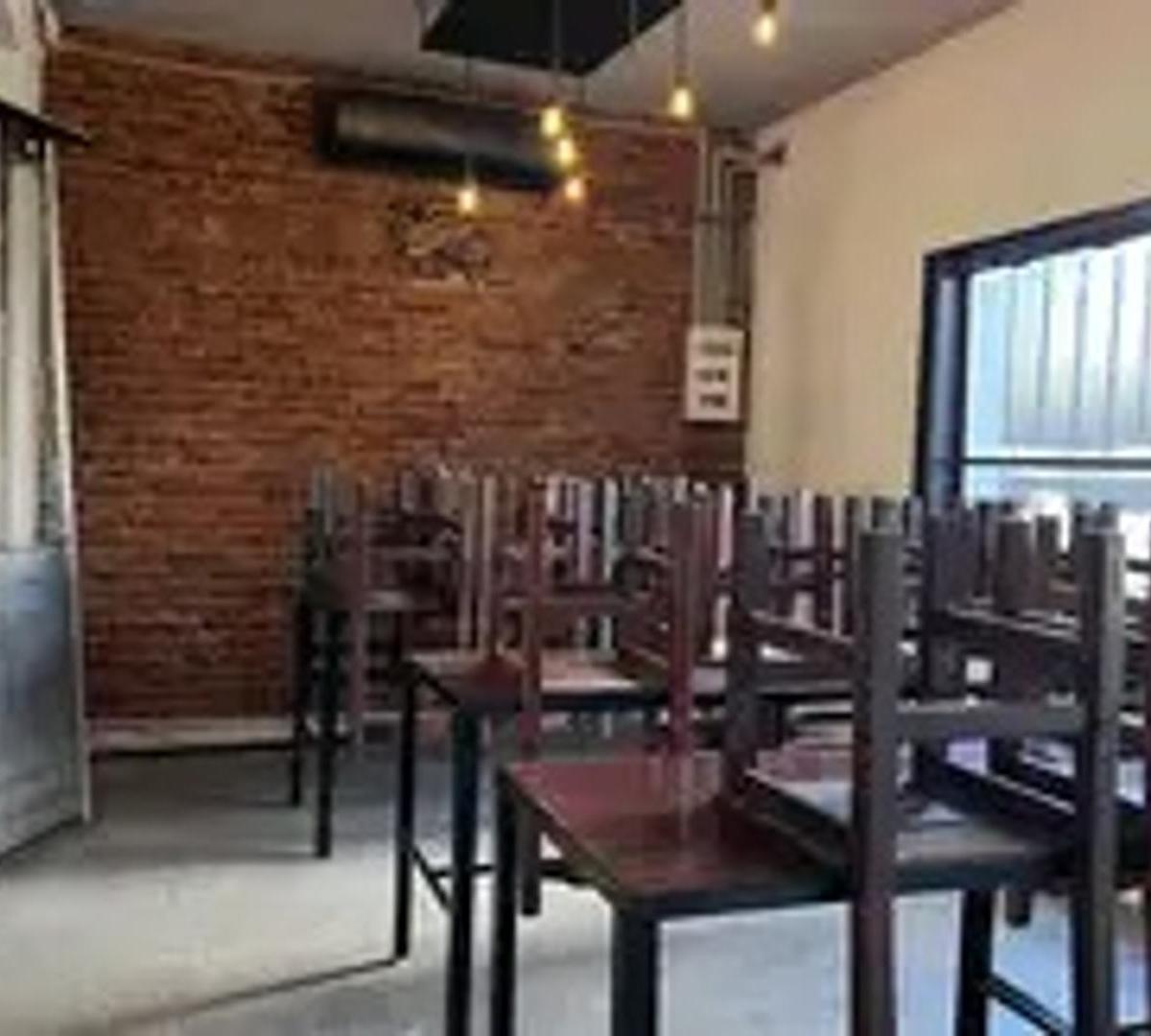 Foto de LOCAL EN VENTA A METROS DE HIPOLITO YRIGOYEN!!!!!, imagen 5