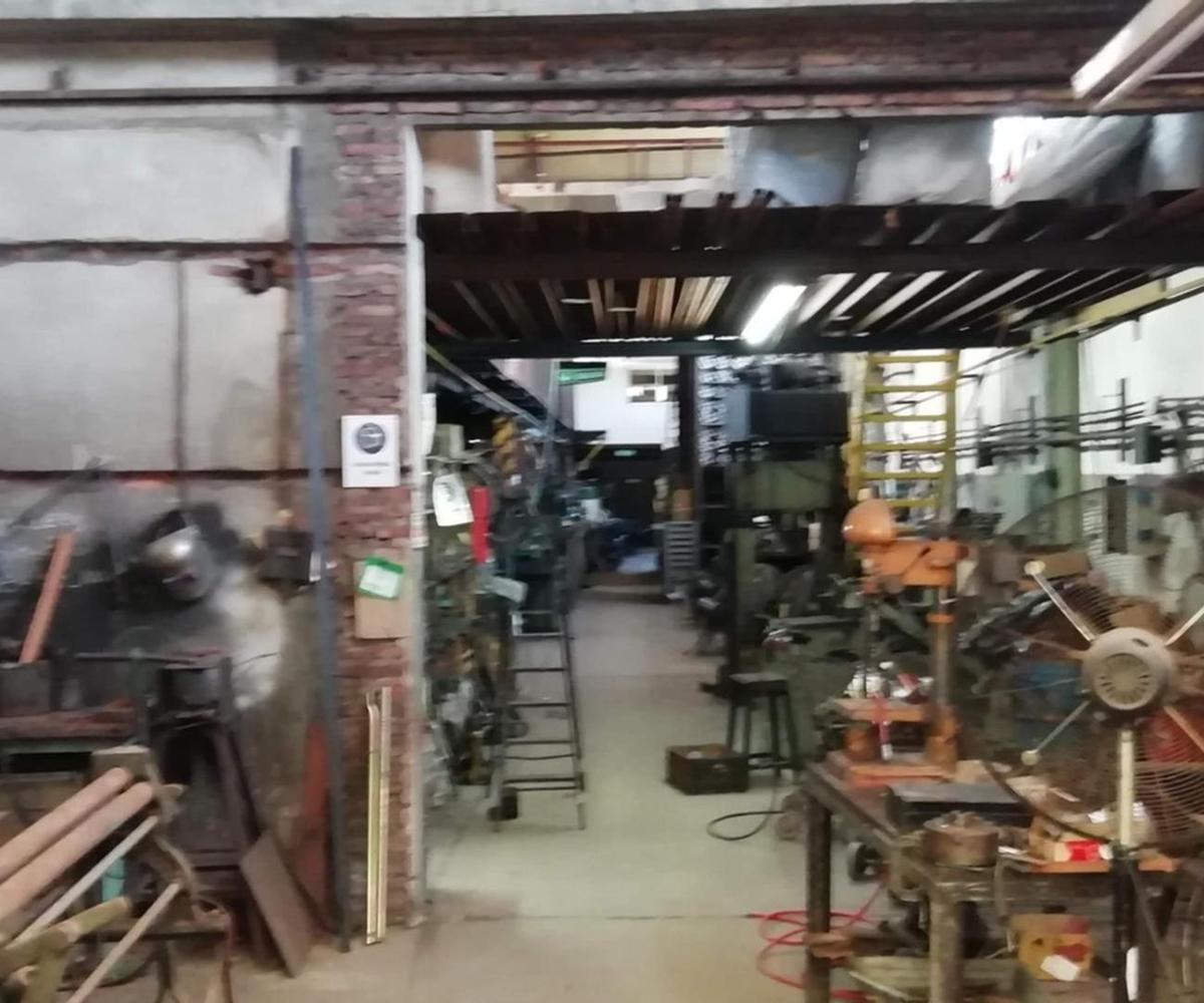 Galpon Para Industria con Salida a Dos Calles 4